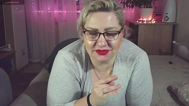 Snapshot of AngelinaGlam chatting on February 7, 2025, 3:08 pm AngelinaGlam online show from February 7, 2025, 3:08 pm