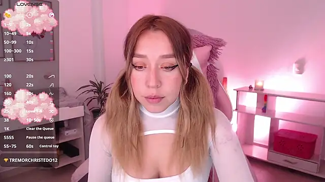 Snapshot of Dahlia__espresso chatting on October 17, 2025, 6:32 pm Dahlia espresso online show from October 17, 2025, 6:32 pm