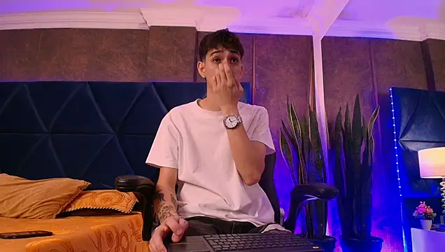 Snapshot of Lion_Foster01 chatting on December 3, 2025, 7:35 pm Lion Foster01 online show from December 3, 2025, 7:35 pm