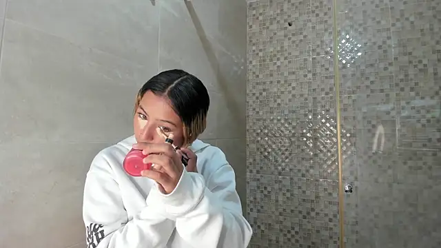 Snapshot of miranda_villa chatting on November 26, 2025, 12:05 pm miranda villa online show from November 26, 2025, 12:05 pm