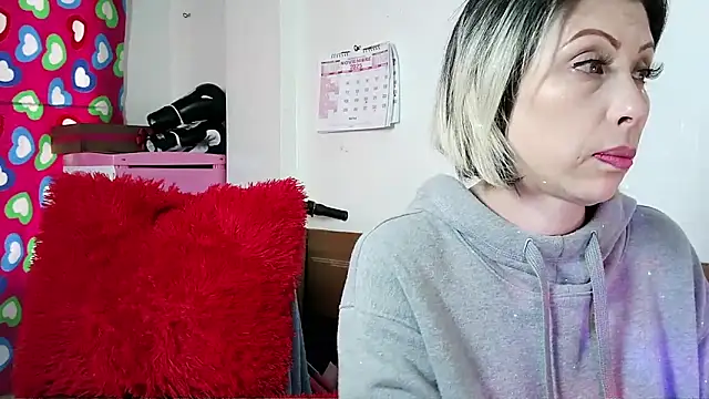 Snapshot of alixia81 chatting on November 8, 2025, 7:50 pm alixia81 online show from November 8, 2025, 7:50 pm