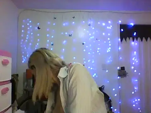 Snapshot of alixia81 chatting on March 11, 2025, 9:56 am alixia81 online show from March 11, 2025, 9:56 am