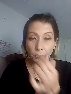 Snapshot of alixia81 chatting on October 9, 2025, 10:43 pm alixia81 online show from October 9, 2025, 10:43 pm