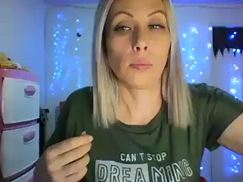 Snapshot of alixia81 chatting on February 28, 2025, 11:12 pm alixia81 online show from February 28, 2025, 11:12 pm