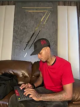 Snapshot of AaronCruz_ chatting on March 19, 2025, 7:27 pm AaronCruz  online show from March 19, 2025, 7:27 pm