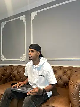Snapshot of AaronCruz_ chatting on February 28, 2025, 12:42 pm AaronCruz  online show from February 28, 2025, 12:42 pm