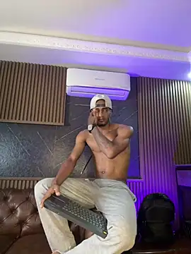 Snapshot of AaronCruz_ chatting on May 15, 2026, 9:57 pm AaronCruz online show from May 15, 2026, 9:57 pm