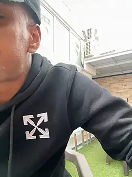 Snapshot of AaronCruz_ chatting on February 27, 2025, 6:53 pm AaronCruz  online show from February 27, 2025, 6:53 pm