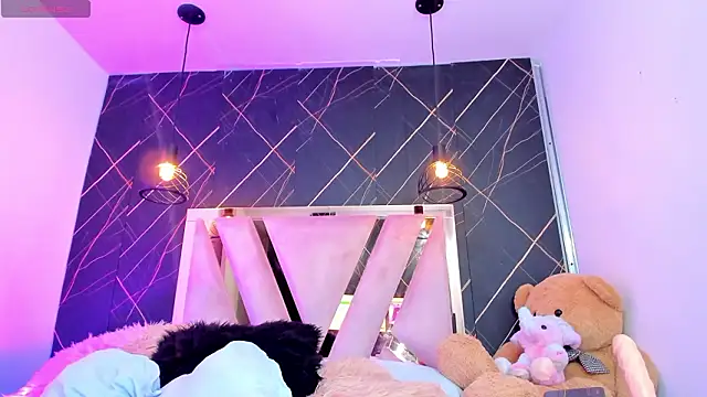 Snapshot of Miia77_ chatting on February 6, 2026, 3:57 am Miia77 online show from February 6, 2026, 3:57 am