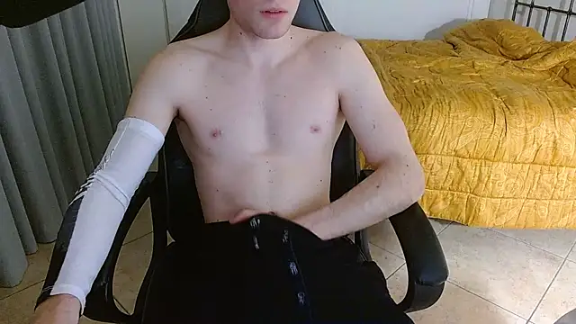 Snapshot of FitGuyDream chatting on November 30, 2025, 10:43 pm FitGuyDream online show from November 30, 2025, 10:43 pm