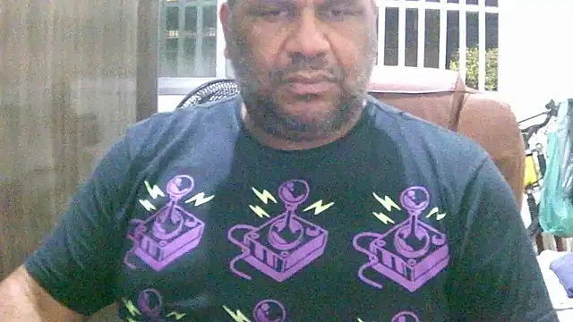 Snapshot of ulmo_br chatting on October 27, 2025, 12:33 am ulmo br online show from October 27, 2025, 12:33 am