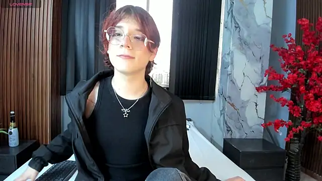 Max lover1 online show from May 27, 2026, 10:39 pm