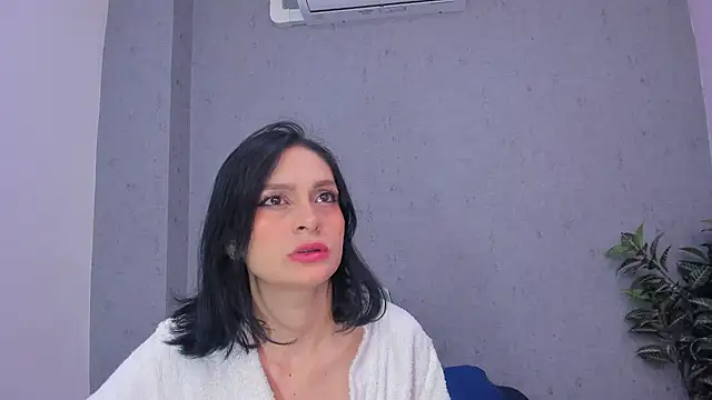 Tiffany mendez online show from December 19, 2025, 12:18 pm