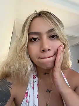 amanda-medrano1 online show from July 15, 2026, 3:19 pm