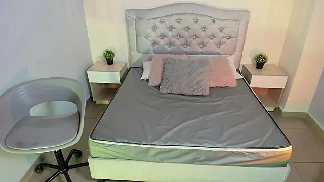 Snapshot of escarleth__ chatting on October 27, 2025, 12:50 pm escarleth online show from October 27, 2025, 12:50 pm