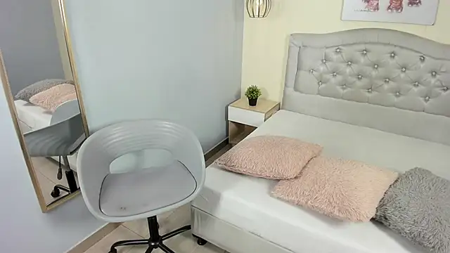 escarleth   online show from February 11, 2026, 1:00 pm