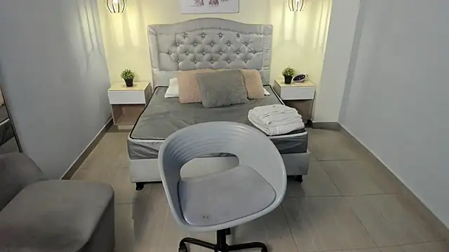 Snapshot of escarleth__ chatting on November 15, 2025, 12:42 pm escarleth online show from November 15, 2025, 12:42 pm