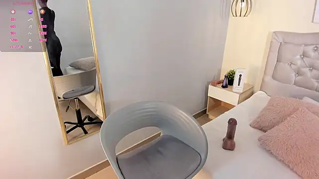 escarleth   online show from July 21, 2026, 12:50 pm