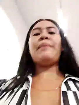 Snapshot of Miia_grand chatting on January 21, 2025, 5:51 pm Miia grand online show from January 21, 2025, 5:51 pm