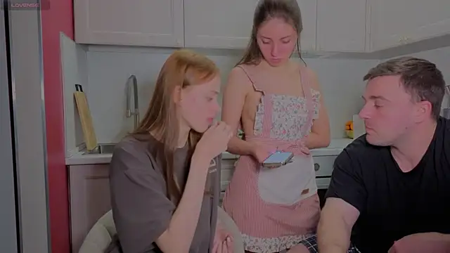 Snapshot of fcjuicy_pussy chatting on December 14, 2025, 1:06 pm fcjuicy pussy online show from December 14, 2025, 1:06 pm