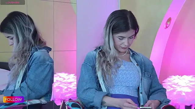 Snapshot of Sarah-Hart chatting on February 18, 2025, 12:06 pm Sarah-Hart online show from February 18, 2025, 12:06 pm