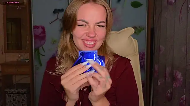 Snapshot of EmilyRobbie chatting on November 1, 2025, 5:29 pm EmilyRobbie online show from November 1, 2025, 5:29 pm