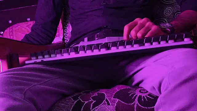 Snapshot of Habibi_big_b chatting on November 4, 2025, 2:32 pm Habibi big b online show from November 4, 2025, 2:32 pm