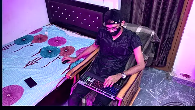 Snapshot of Habibi_big_b chatting on September 24, 2025, 7:42 pm Habibi big b online show from September 24, 2025, 7:42 pm