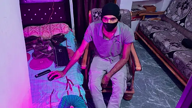 Snapshot of Habibi_big_b chatting on November 3, 2025, 8:18 am Habibi big b online show from November 3, 2025, 8:18 am