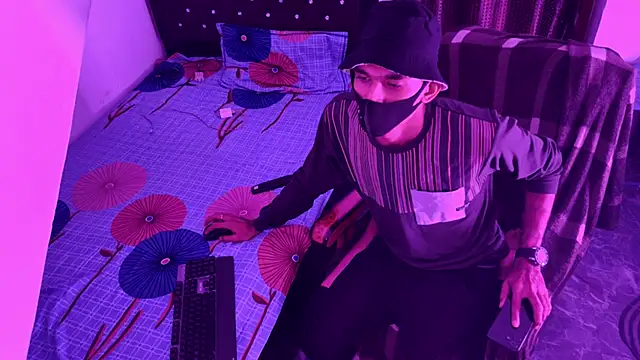 Snapshot of Habibi_big_b chatting on November 7, 2025, 10:13 pm Habibi big b online show from November 7, 2025, 10:13 pm