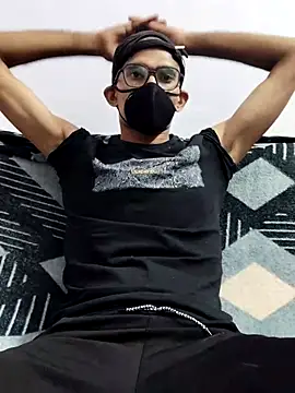 Snapshot of Habibi_big_b chatting on March 14, 2025, 7:01 pm Habibi big b online show from March 14, 2025, 7:01 pm