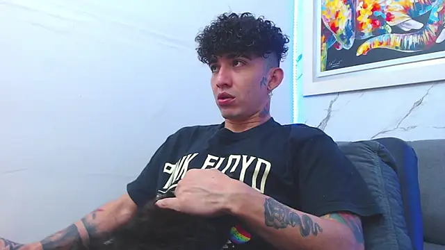 Snapshot of targuerian22 chatting on December 22, 2025, 2:11 am targuerian22 online show from December 22, 2025, 2:11 am