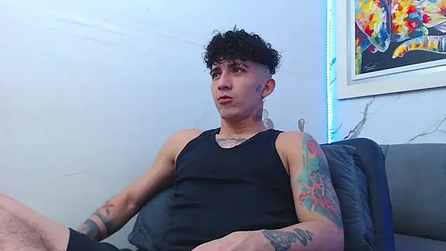 Snapshot of targuerian22 chatting on December 17, 2025, 12:15 am targuerian22 online show from December 17, 2025, 12:15 am