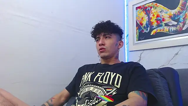 Snapshot of targuerian22 chatting on December 22, 2025, 11:27 pm targuerian22 online show from December 22, 2025, 11:27 pm