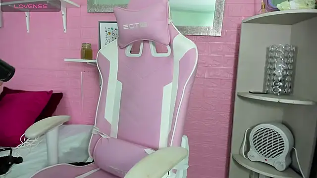 Snapshot of hanna__azumi chatting on November 16, 2025, 1:43 am hanna azumi online show from November 16, 2025, 1:43 am