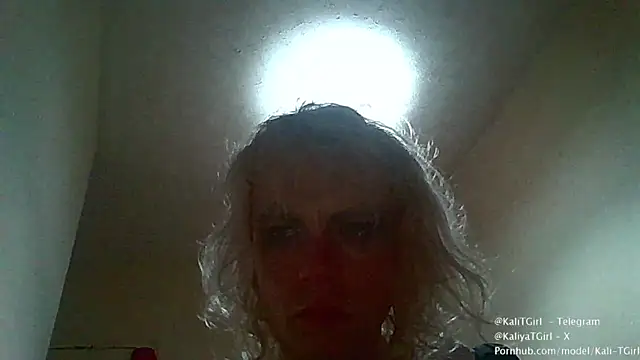 Snapshot of KaliTs chatting on November 22, 2025, 12:32 am KaliTs online show from November 22, 2025, 12:32 am