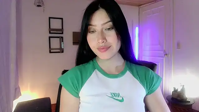 Emilyswan04 online show from February 17, 2025, 11:33 pm