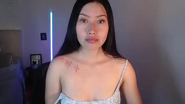 Emilyswan04 online show from January 18, 2025, 4:10 pm