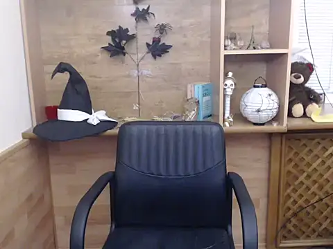 Snapshot of DaniellaKiss chatting on December 3, 2025, 9:36 pm DaniellaKiss online show from December 3, 2025, 9:36 pm