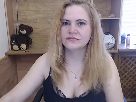 DaniellaKiss online show from April 17, 2026, 7:11 am