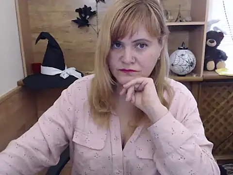 Snapshot of DaniellaKiss chatting on November 23, 2025, 9:08 am DaniellaKiss online show from November 23, 2025, 9:08 am