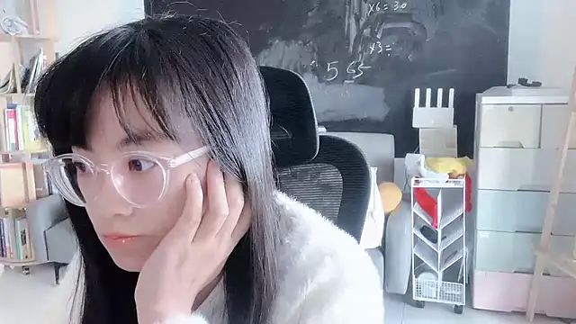 Snapshot of Honey-cici chatting on December 15, 2025, 8:42 am Honey-cici online show from December 15, 2025, 8:42 am