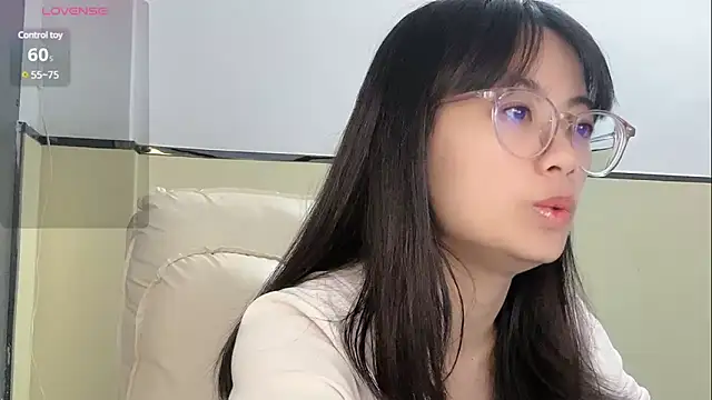 Snapshot of Honey-cici chatting on March 20, 2025, 6:19 am Honey-cici online show from March 20, 2025, 6:19 am