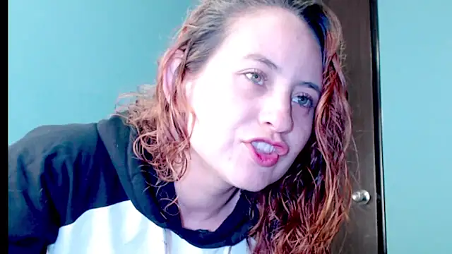 Snapshot of zoe_jones3 chatting on March 20, 2025, 2:32 pm zoe jones3 online show from March 20, 2025, 2:32 pm