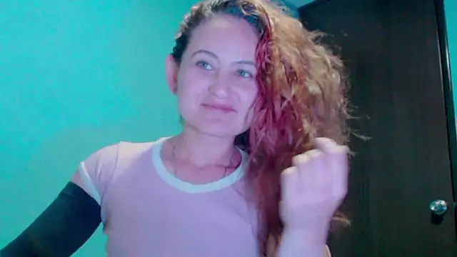 Snapshot of zoe_jones3 chatting on February 13, 2025, 2:34 am zoe jones3 online show from February 13, 2025, 2:34 am