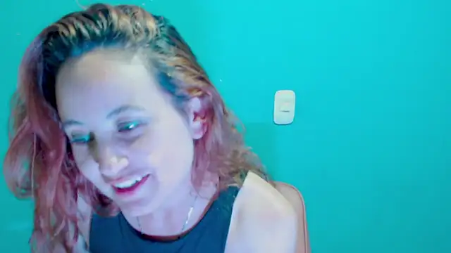 Snapshot of zoe_jones3 chatting on February 9, 2025, 12:28 am zoe jones3 online show from February 9, 2025, 12:28 am