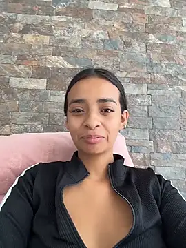 Laura fernandezII online show from March 3, 2026, 4:25 pm