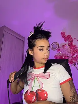 Laura fernandezII online show from May 16, 2026, 2:54 am