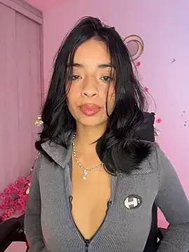 Laura fernandezII online show from May 28, 2026, 2:12 pm