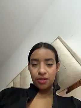 Laura fernandezII online show from February 15, 2026, 6:07 pm